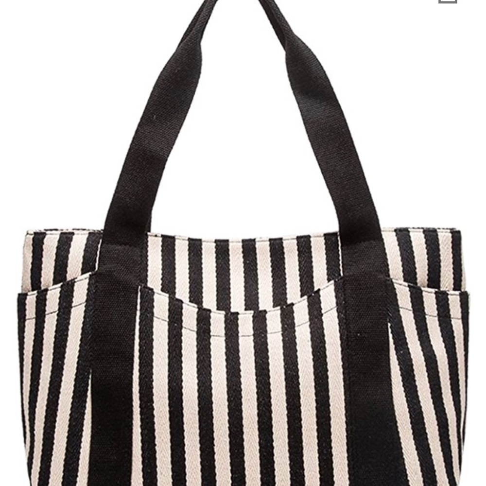 Durable canvas 7 pockets. Zipper top closure